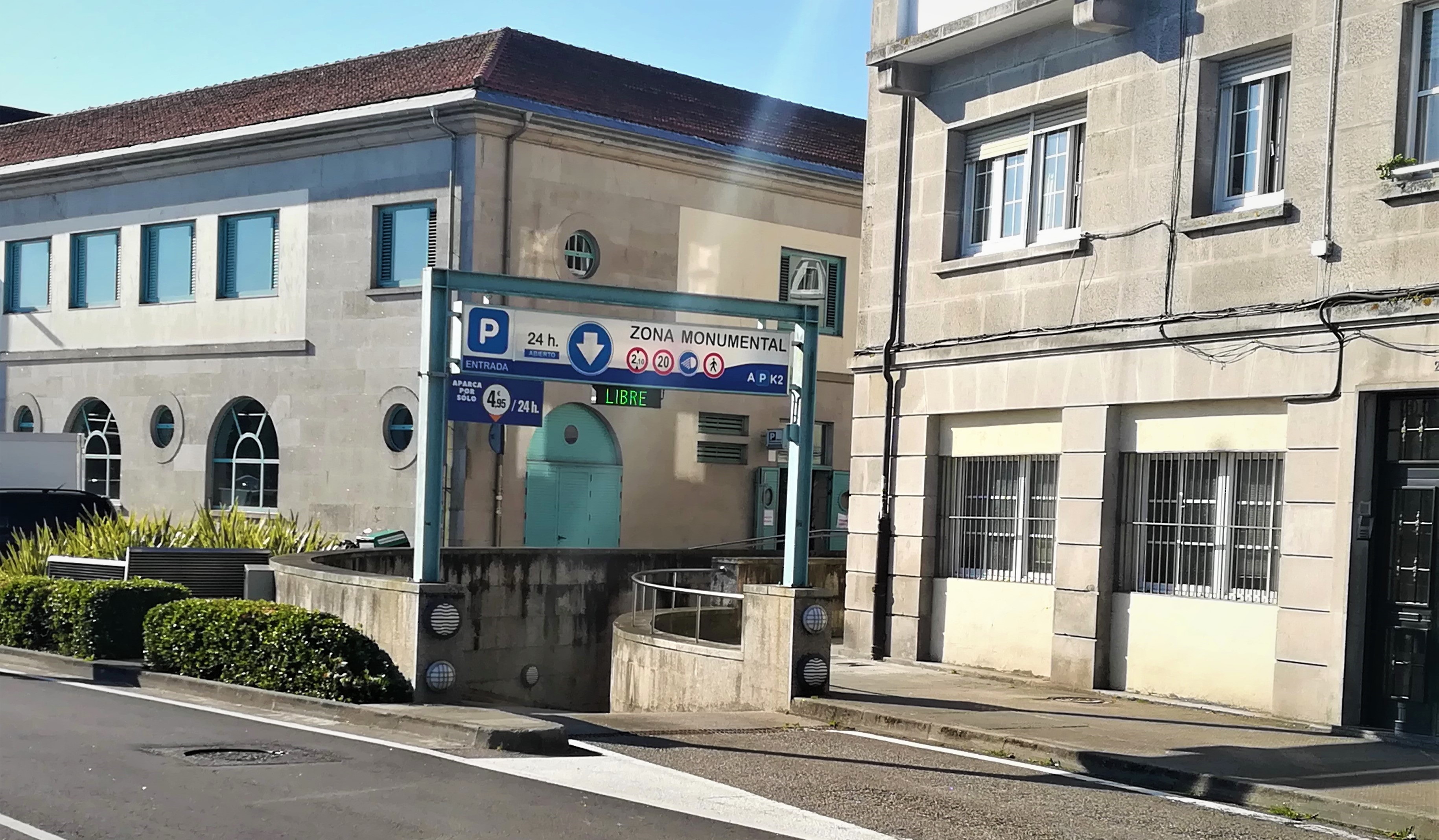 Parking Mercado de Abastos Pontevedra Entrada Vehículos.jpg